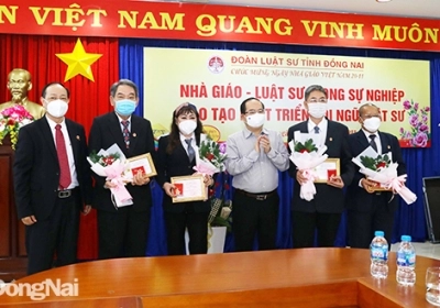 Biểu dương những luật sư đóng góp cho công tác giáo dục - đào tạo