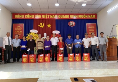 Đoàn Luật sư tỉnh Đồng Nai tổ chức tuyên truyền, phổ biến pháp luật và trao quà Tết năm 2024