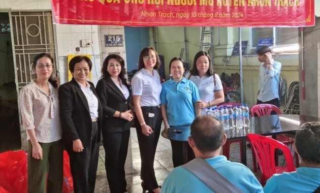 TTPBPL và tặng quà cho Hội người mù tại huyện Nhơn Trạch 