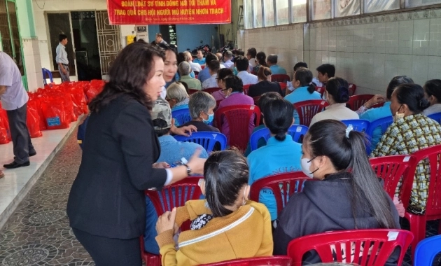 TTPBPL và tặng quà cho Hội người mù tại huyện Nhơn Trạch 