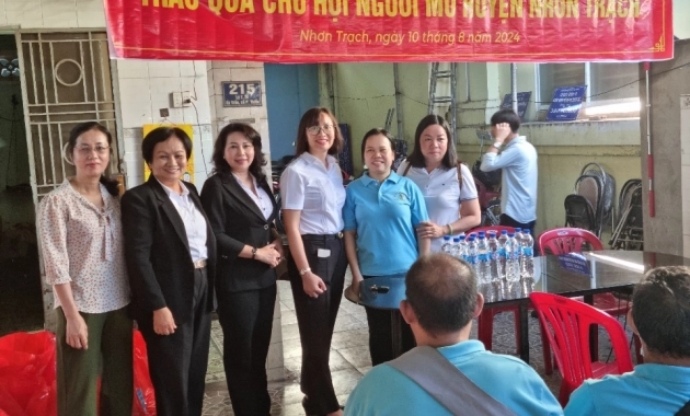 TTPBPL và tặng quà cho Hội người mù tại huyện Nhơn Trạch 