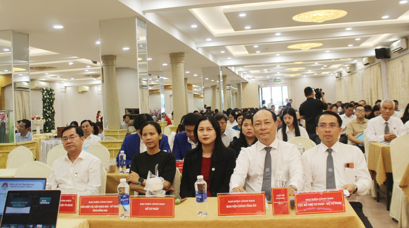 Đại biểu tham dự tọa đàm.