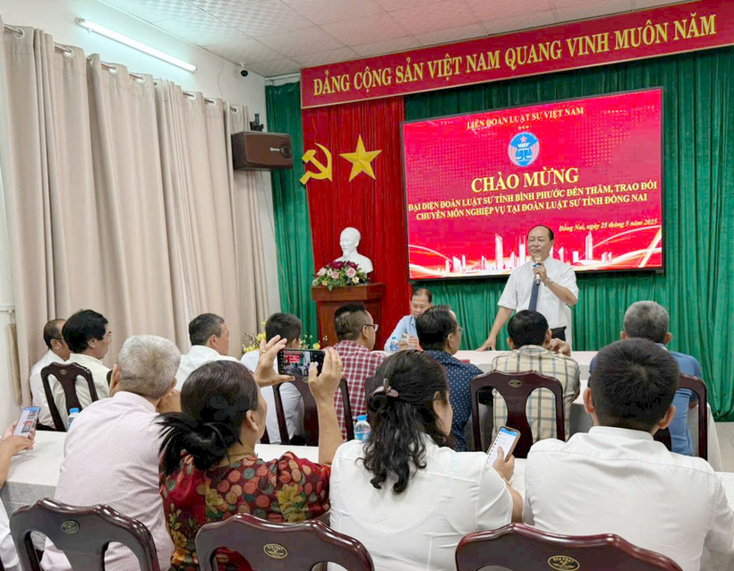 Luật sư Lê Quang Y, Chủ nhiệm Đoàn Luật sư tỉnh Đồng Nai phát biểu tại buổi gặp mặt.