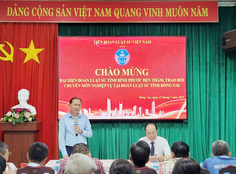 uật sư Lê Văn Nam, Chủ nhiệm Đoàn Luật sư tỉnh Bình Phước phát biểu tại buổi gặp mặt.